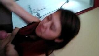 Sexy big-legged black silk girlfriend showed her face at home and gave me a blowjob and finally burst into her mouth porn video
